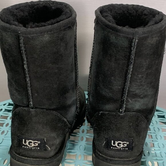 Ugg Classic Short Boots Womens 6 Black Leather Upper Sheepskin Lining Pull On - Picture 3 of 10